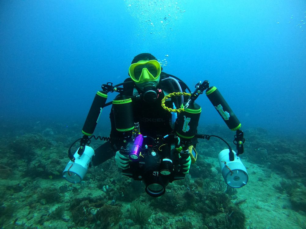 What is the difference between divemaster and master SCUBA diver